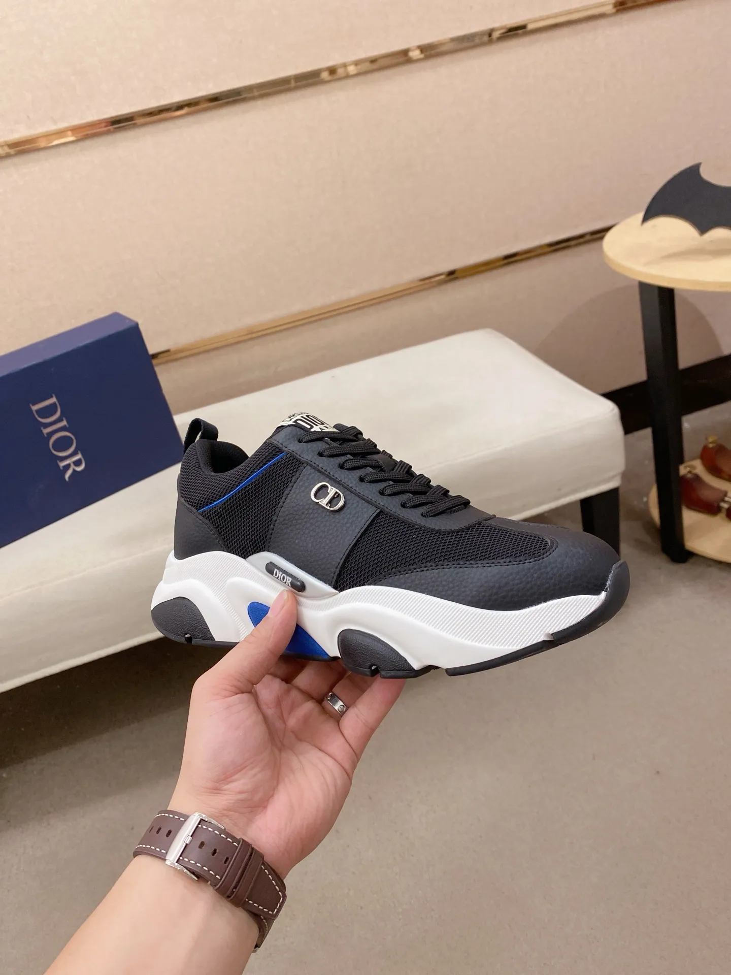 Men's shoes💰 462💰🇮🇹🇮🇹Dior d The new model is on sale at the same time at the counter. The upper 🇮🇹 is imported Italian first-layer cowhide, and the lining is fully imported sheepskin 💪💪. It is a complete 1⃣️ to 1⃣️ replica 🇮🇹💪💪, ⚠ Sole: The original sole is specially provided by the original factory. The exclusive movable molded sole is super comfortable. ⚠Original factory single goods, 🔍🔍high quality, you can enter and leave the counter at will, welcome to compare⚠. Code number: 38-44. Can be customized 45-46.